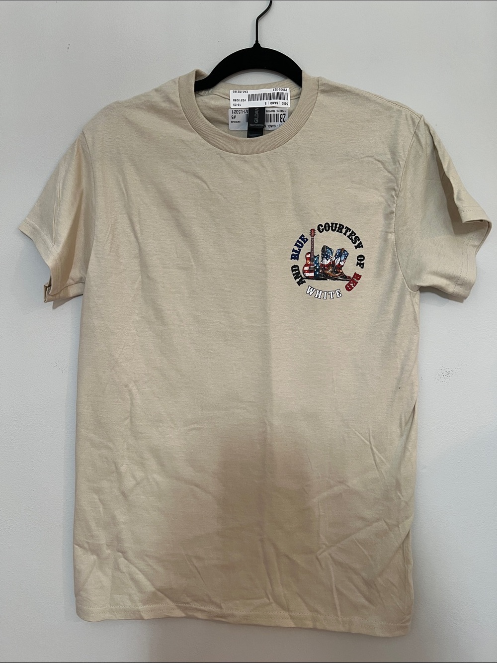 Gildan NEW Beige Graphic Short Sleeve Tee Patriotic Chest Print Red White Blue